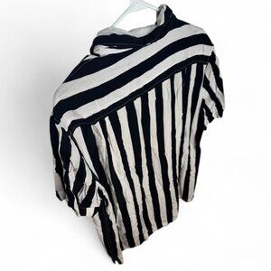 PacSun Black & White Striped Button-Up Shirt - Size M